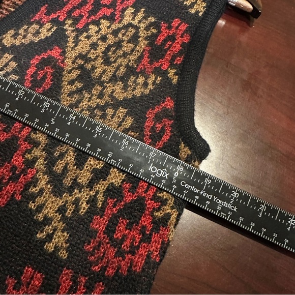 100% Alpaca Wool Sweater Vest Women Size M Red Paisley Knit Grannycore Peru Made - Picture 6 of 7